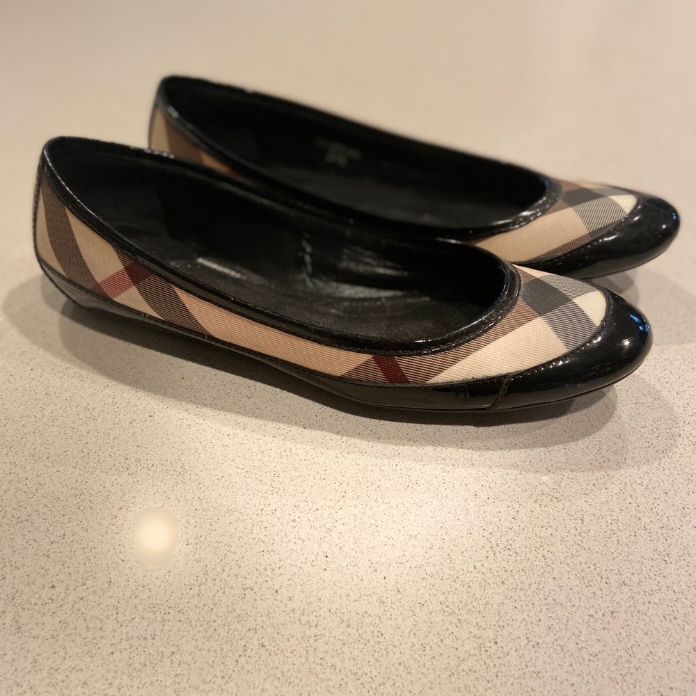 Burberry Flats SZ 8